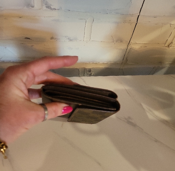 Louis Vuitton Damier Unisex Wallet - Picture 12 of 13